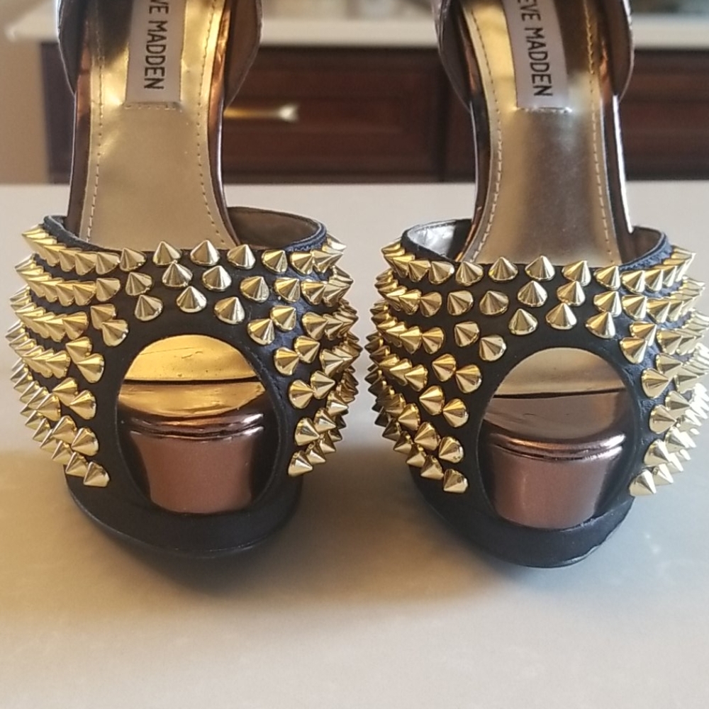 Steve Madden Metal Studded Bronze 6M Shoe - Picture 7 of 8